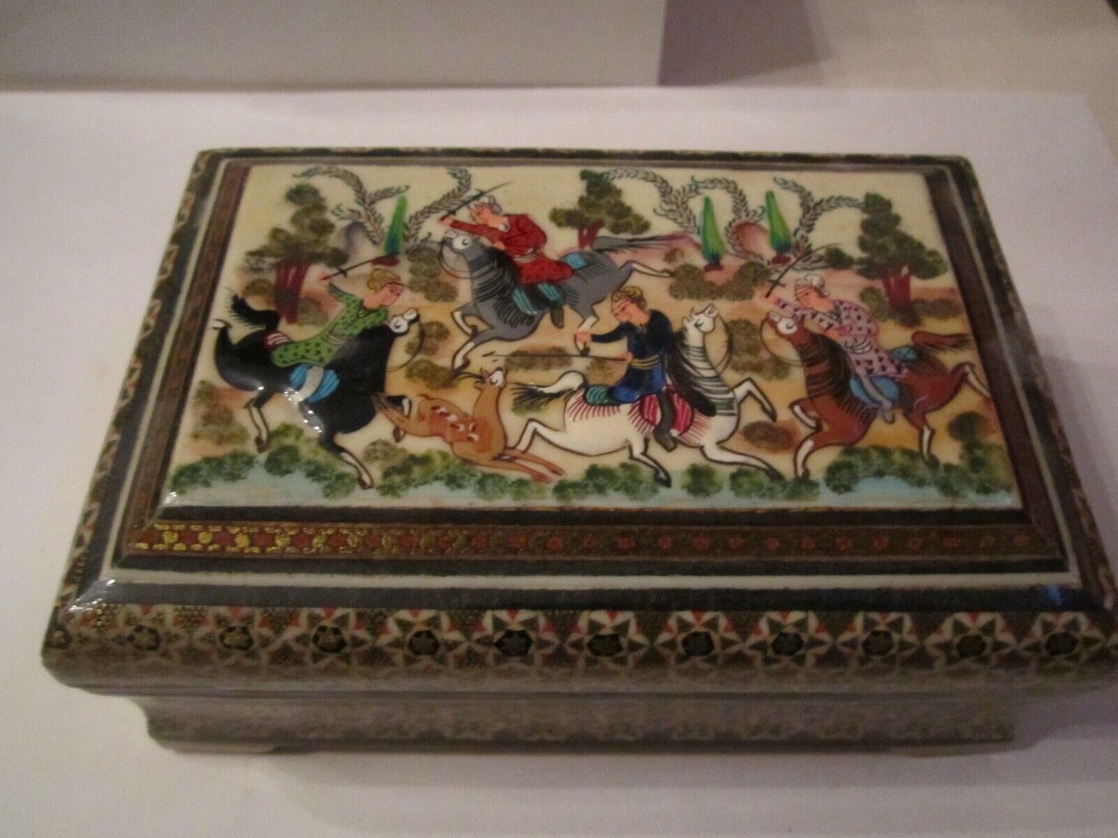 VINTAGE HAND PAINTED HAND MADE ARAB WOOD BOX BEAUTIFUL HIGH RELIEF PAINTING