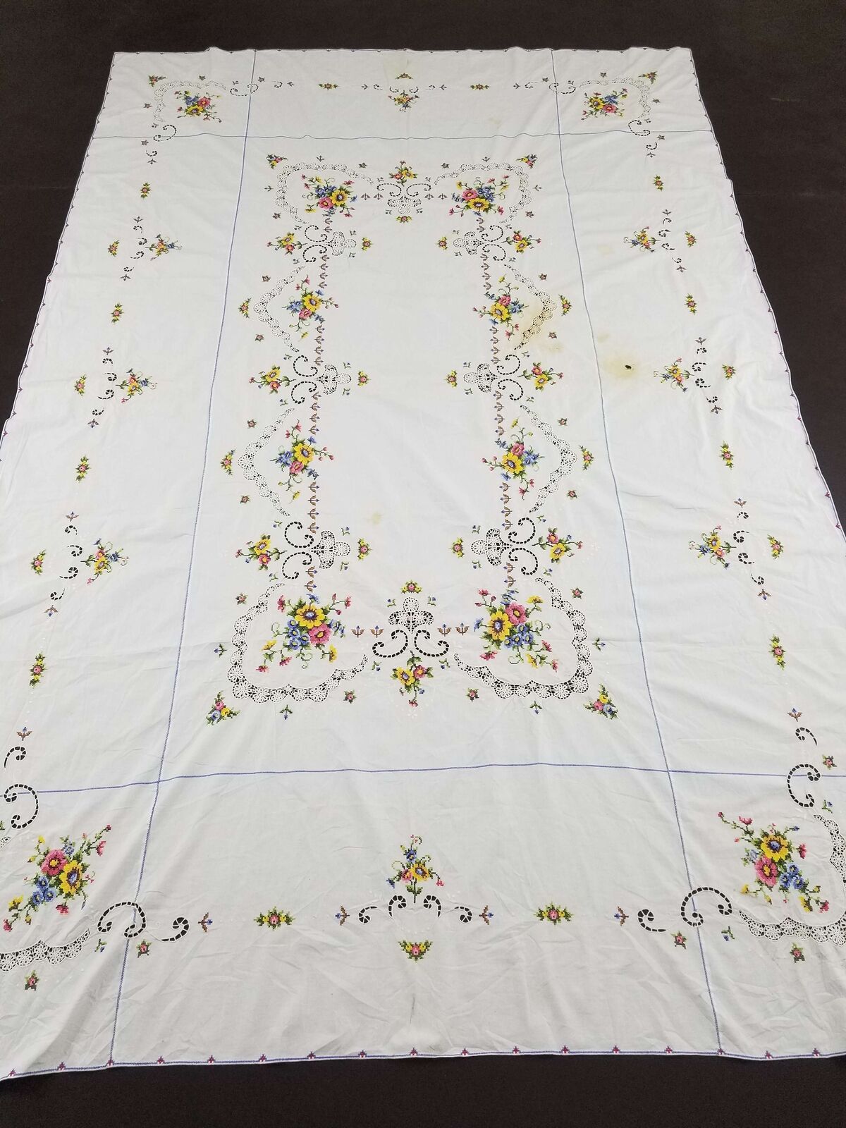Vintage Hand Embroidered Tablecloth Exquisite Antique Linen 250x160cm