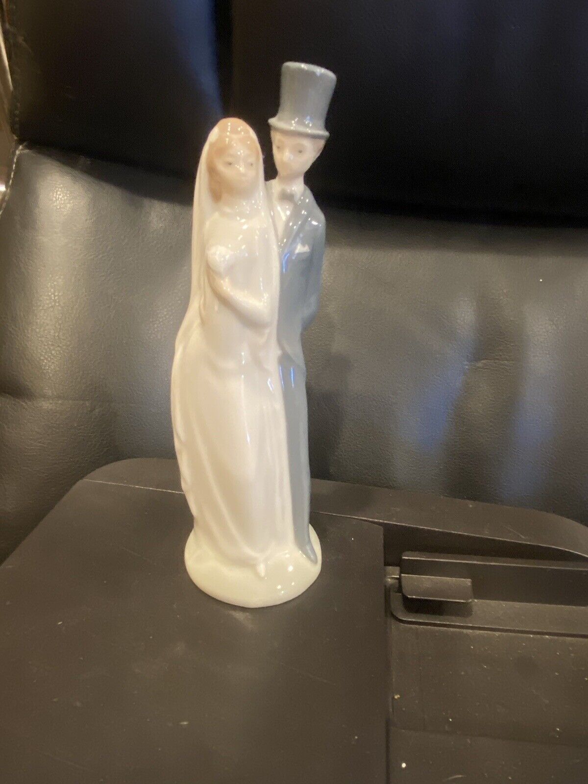 Nao Lladro Bride & Groom Figurine Porcelain Wedding Cake Topper