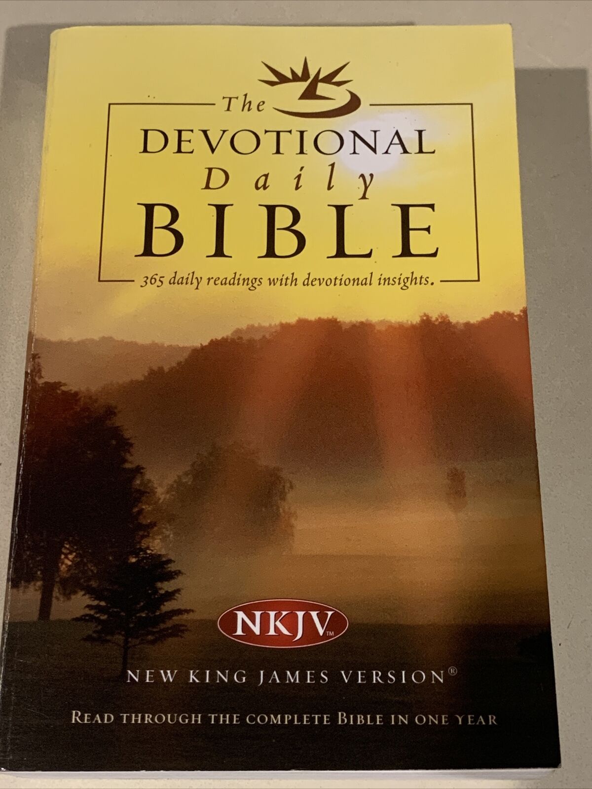 THE DEVOTIONAL DAILY BIBLE New King James Version Paperback 1330 Pages ❤️tb98