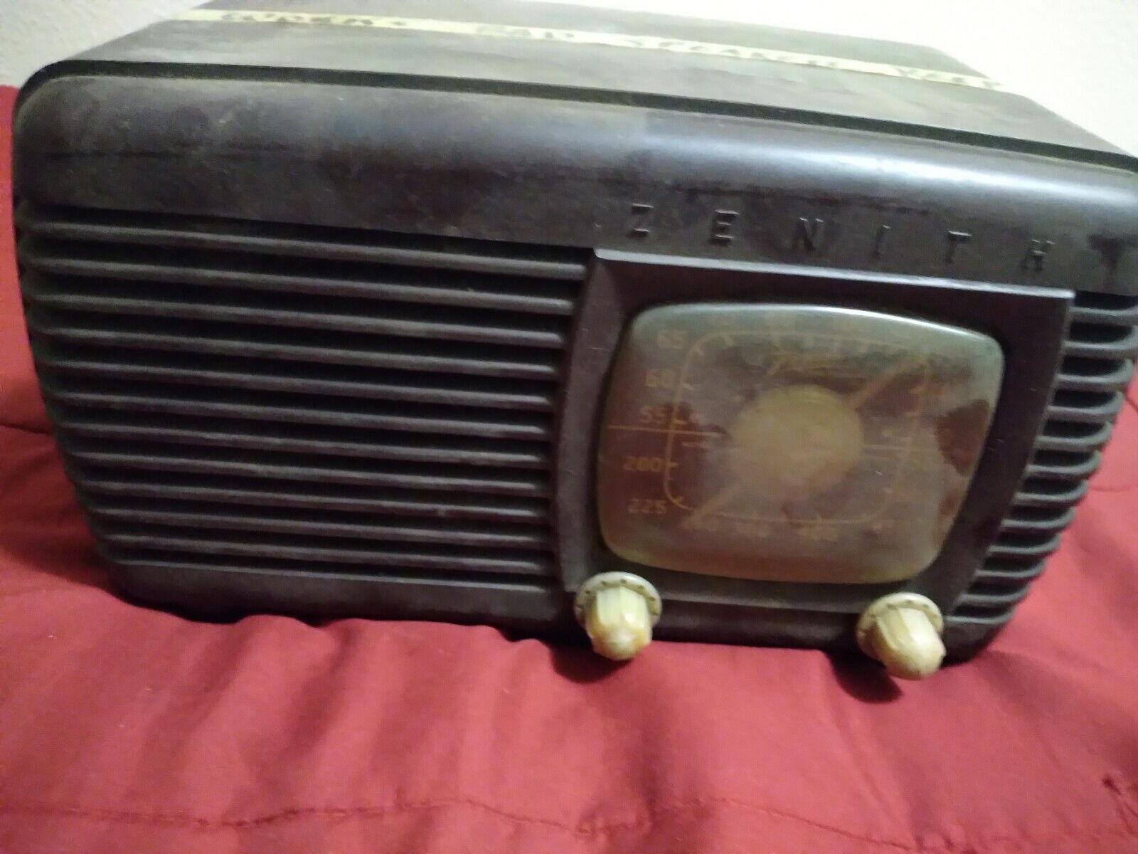 Antique Vintage ZENITH 5D610 Bakelite Tube Radio.