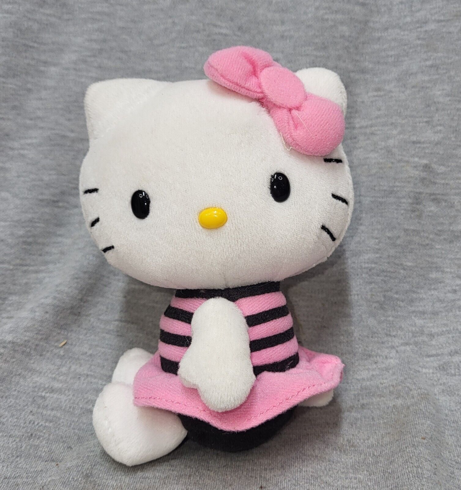 Hello Kitty B2705 Sanrio 2012 Jakks Pacific Plush 6\
