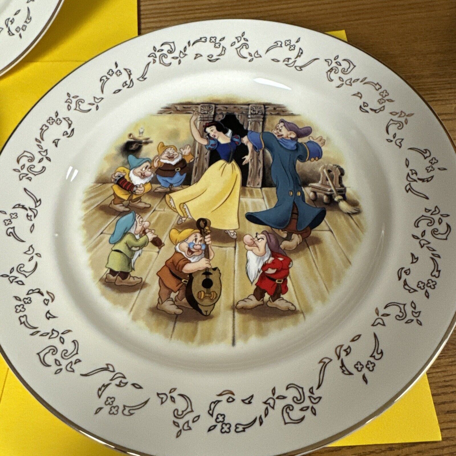 LENOX Walt Disney\'s Snow White Dessert Plates Rare Set Of 4 -