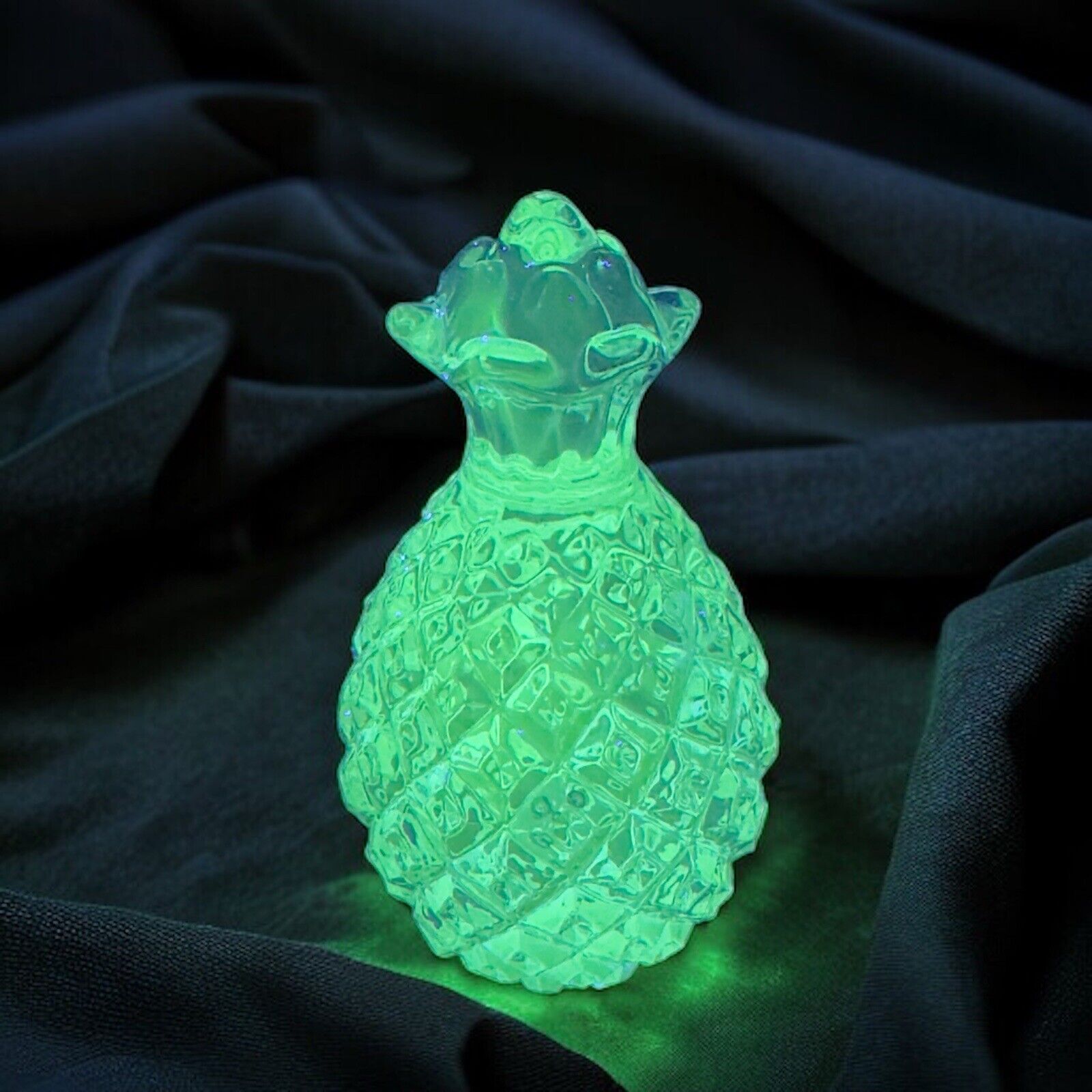 1980s Clear Pineapple Figurine Paperweight Glass Decor Green Manganese 365nm UV