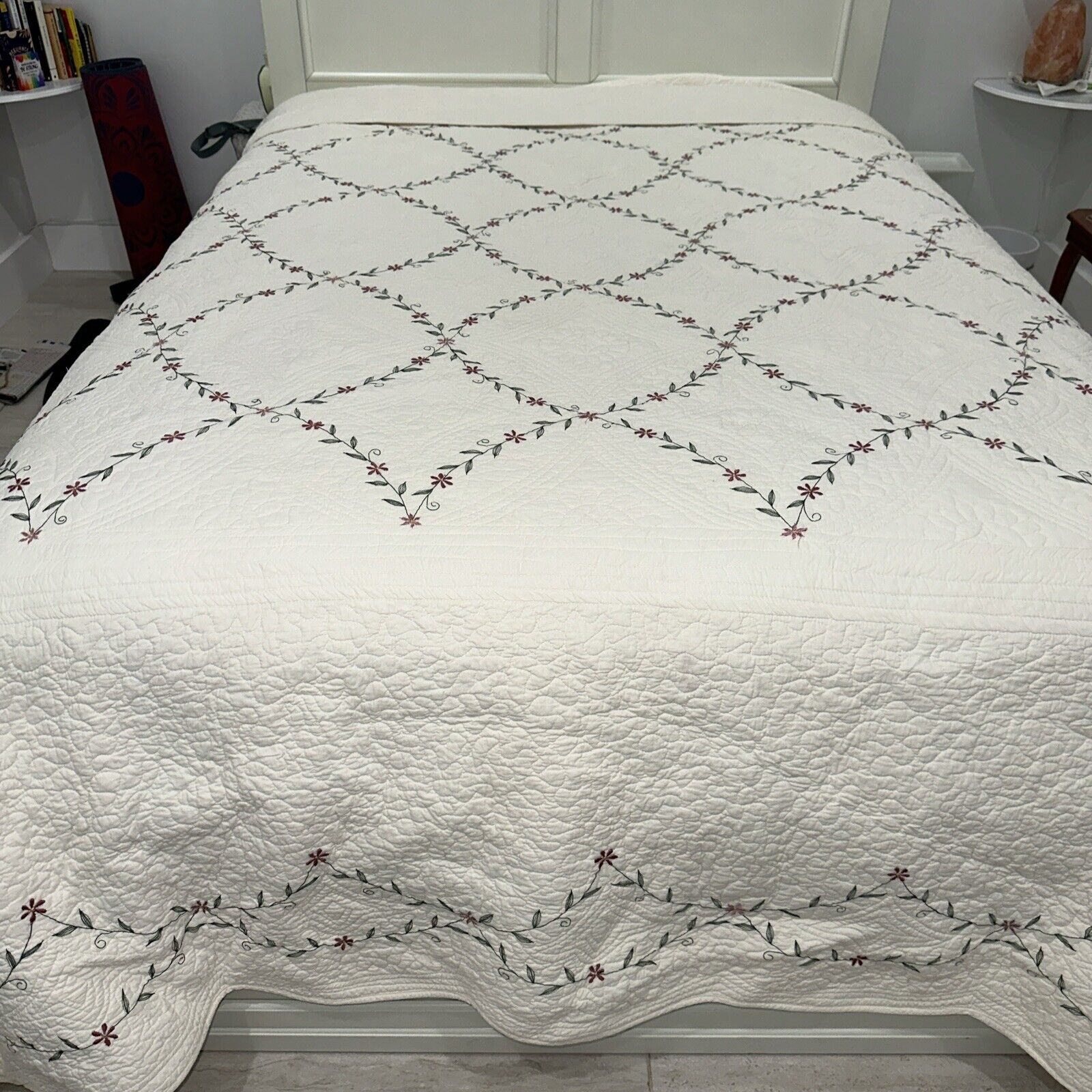 Vintage King/Queen Embroidered Quilt 104”x118”