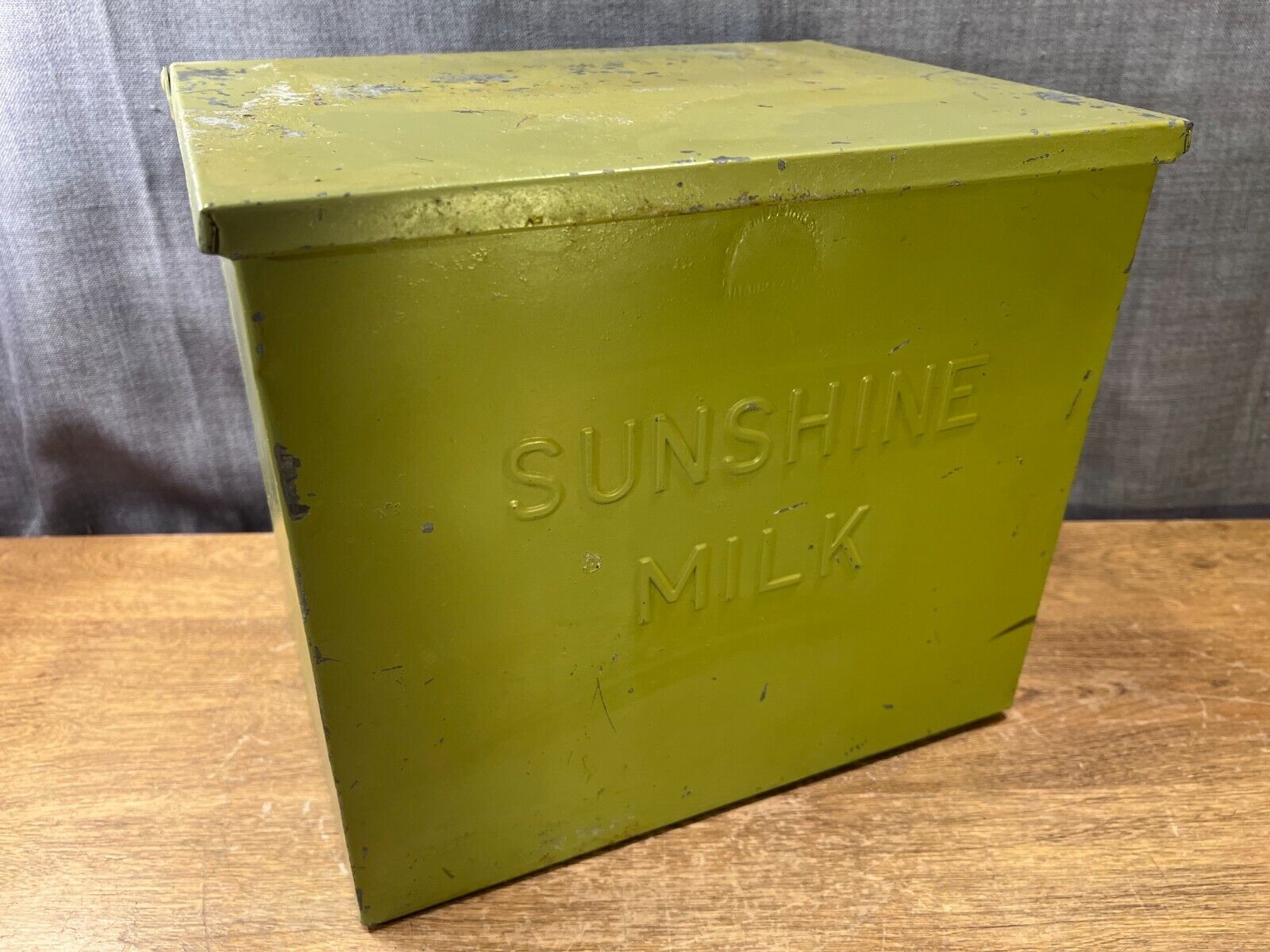 Vintage Milk Box Sunshine Milk Brooklyn NY Front Porch/Steps Embossed Green