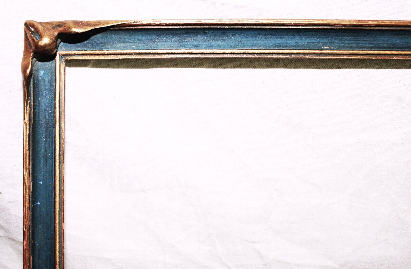 ANTIQUE FITS 10 X 13 PIE CRUST PICTURE FRAME BATWING ARTS CRAFTS GOLD BLUE WOOD
