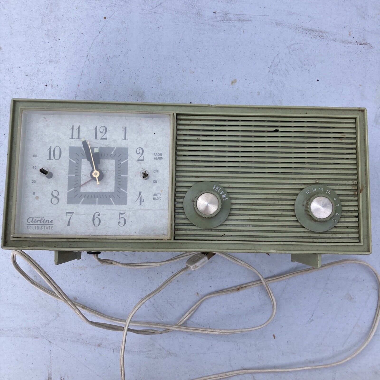 Vintage WARDS AIRLINE Solid State Clock Radio Mid Century Modern Decor