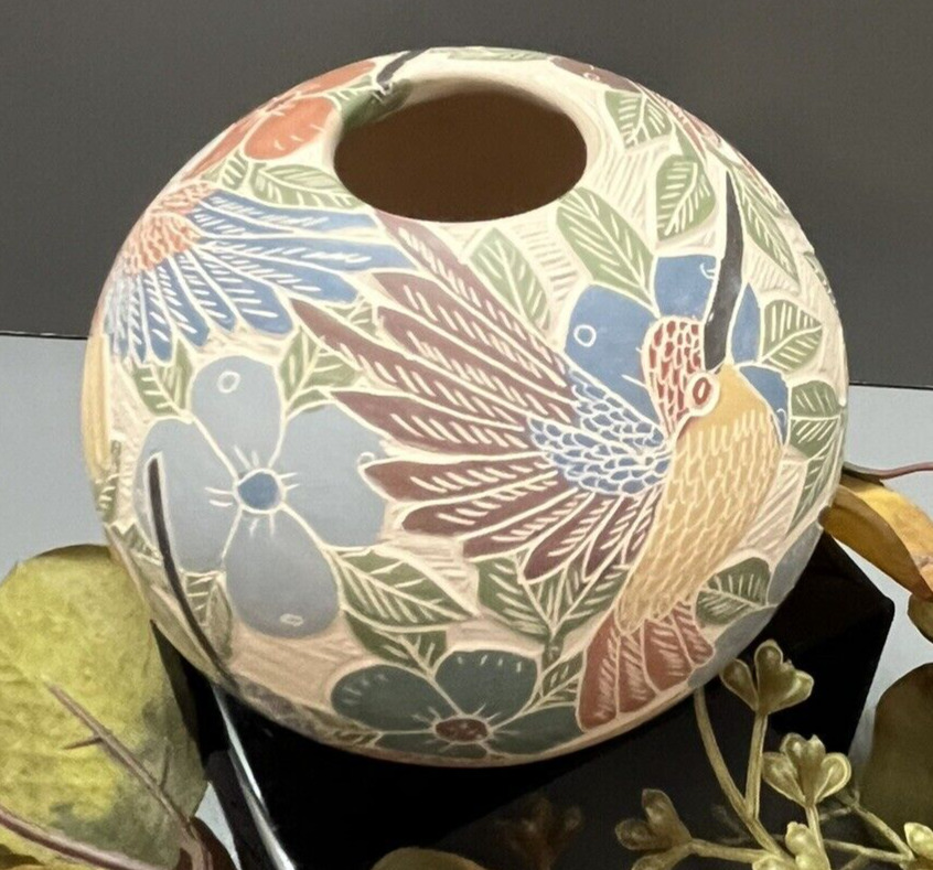 Mata Ortiz Pottery Sgraffito Carved Hummingbird Seed Pot Vase Letica Ledezma Art