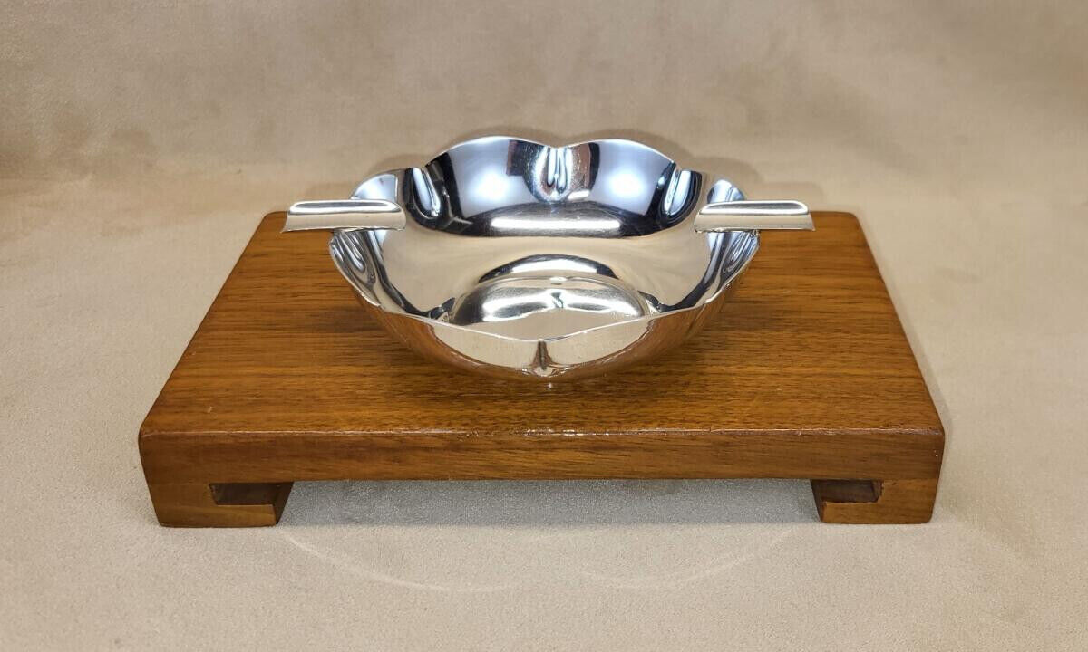 Handsome MCM 1960s Taxco, Mexico Bench-Crafted Sterling Silver Ashtray 4.2 ozt