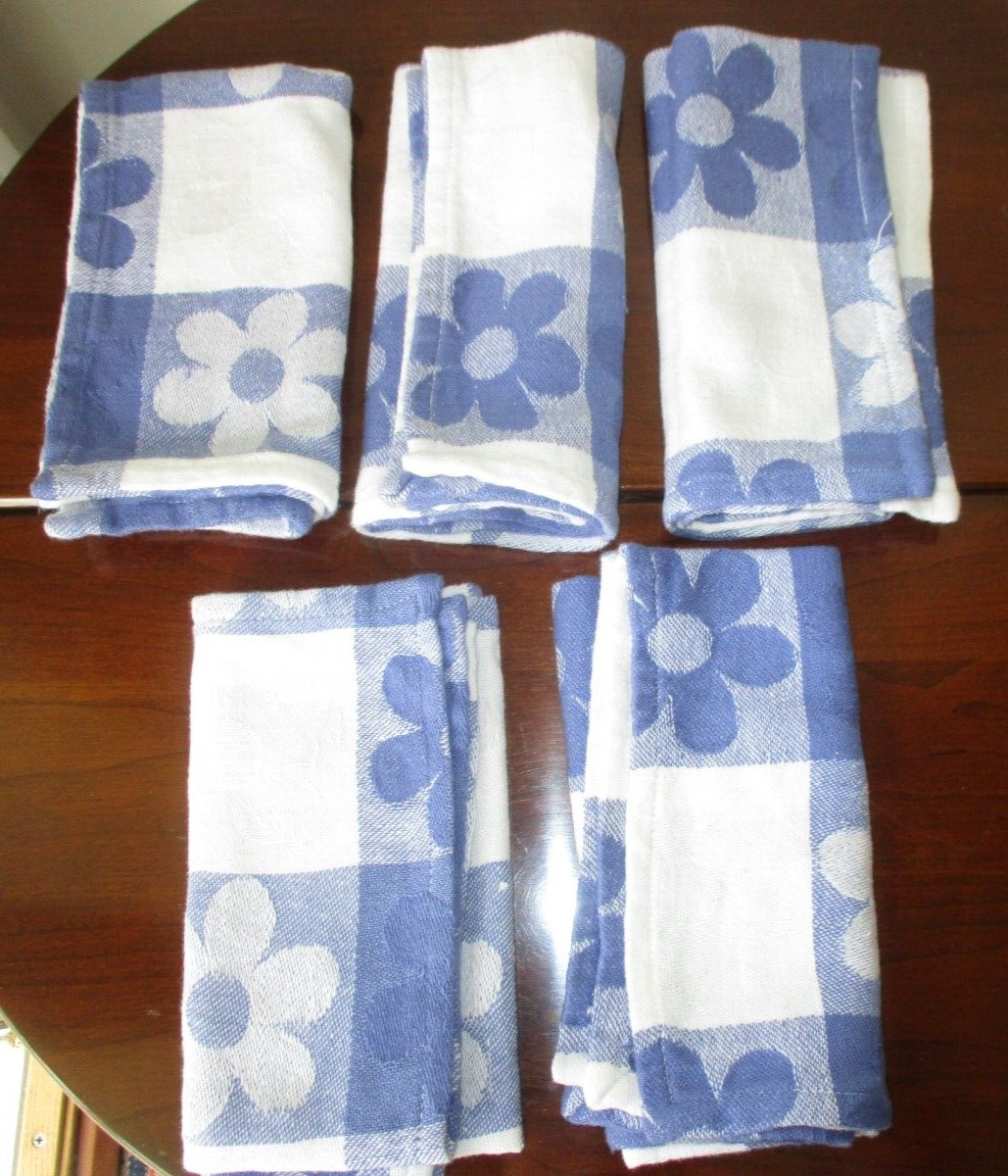 Vintage Set of 5 blue/wt. daisy print cotton blend napkins