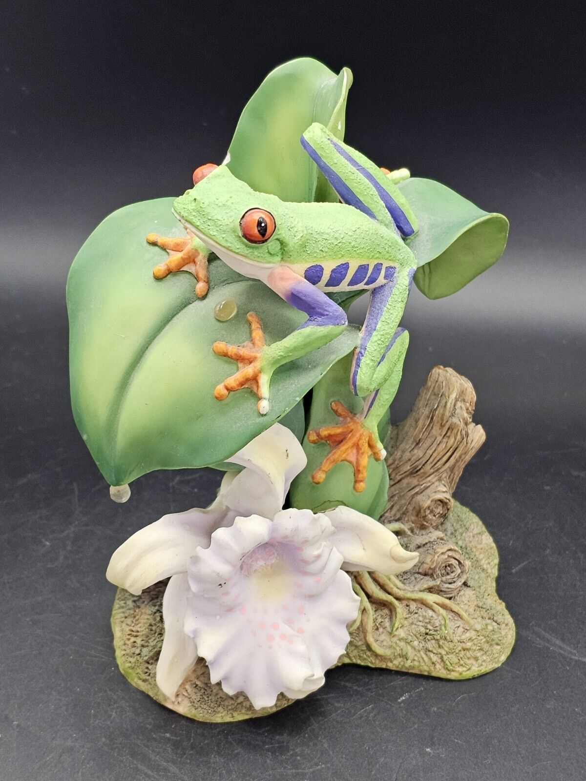 Red Eyed Tree Frog Ceramic Resin Figurine On Flower Leaves Plant 5\