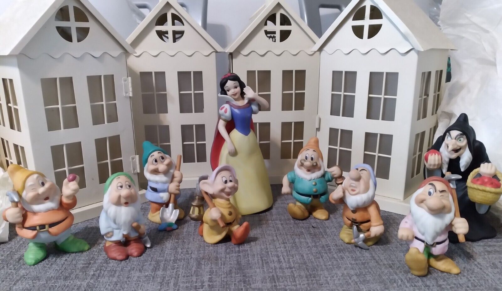 Rare Walt Disney's Snow White & the 7 Dwarfs  & Whitch, Figure Set  By Sir Lanka
