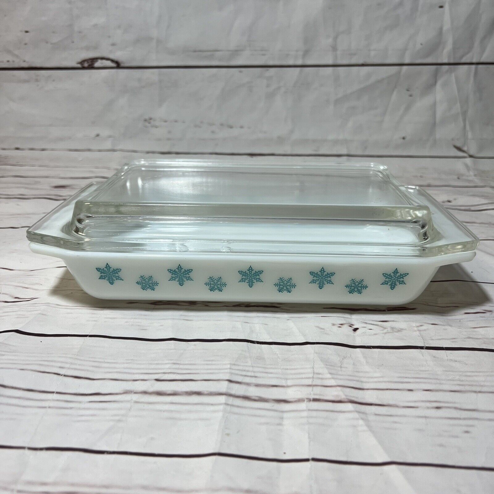 Vintage Pyrex White & Turquoise Snowflake 548-B 1 1/4 Quart Baking Dish With Lid