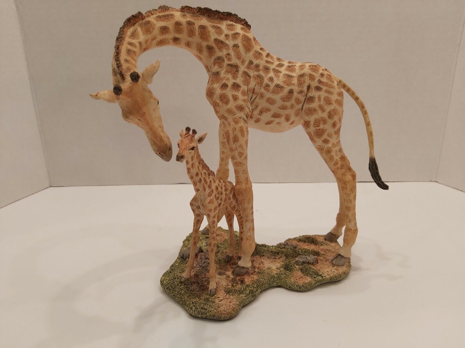 Mom Giraffe and baby Country Artists Canaw Figurine Mother Giraffe And Baby Foal