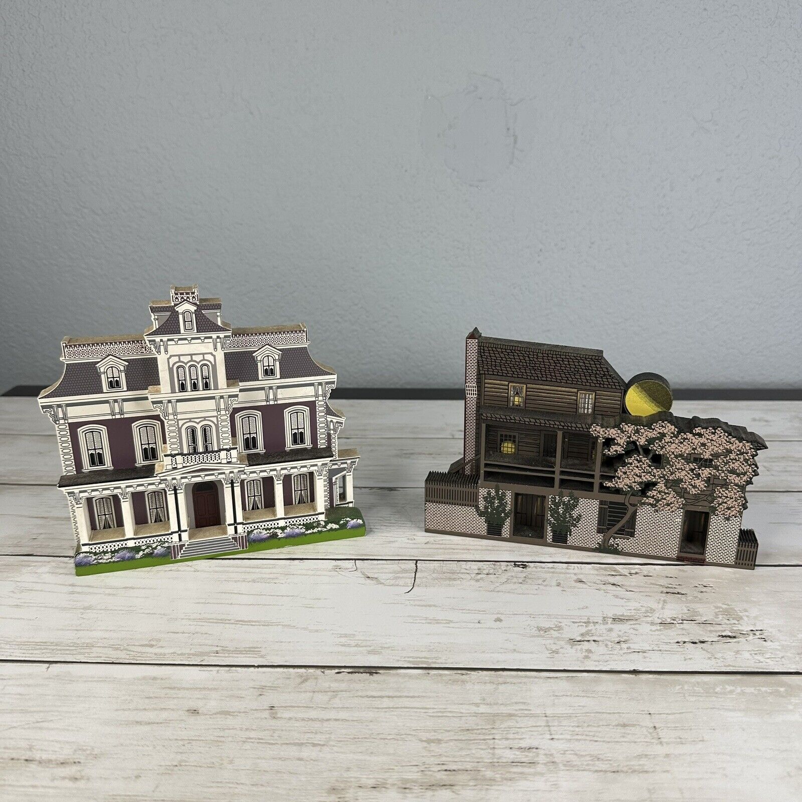 Lot Of 2 Vintage Shelia's Collectibles Wood Houses - Natchez Mississippi