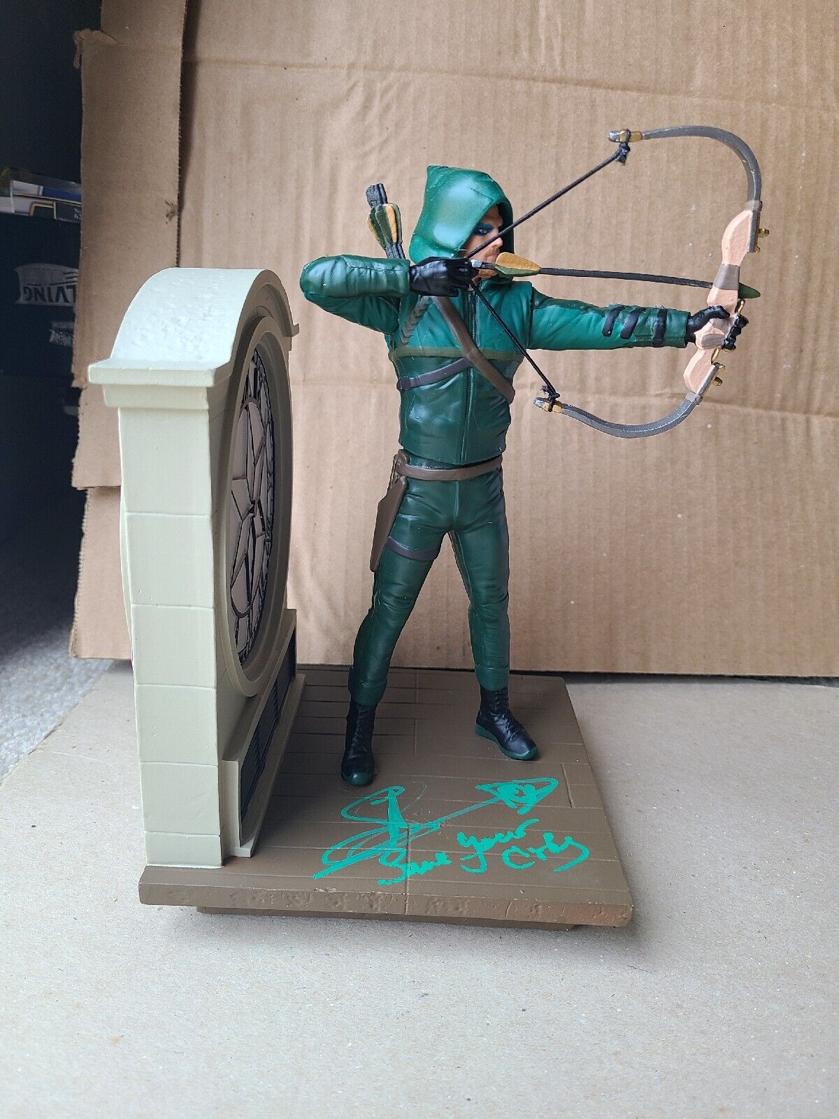 ARROW CW TV SERIES SEASON 1 PX EXCLUSIVE BOOKEND STATUE MIB STEPHEN AMELL