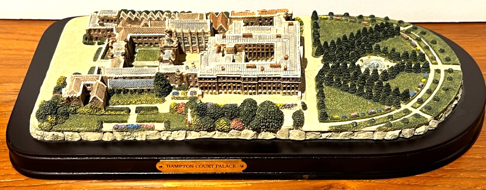 Huge Detailed HandPainted Hampton Court Palace Model British Heritage Collection