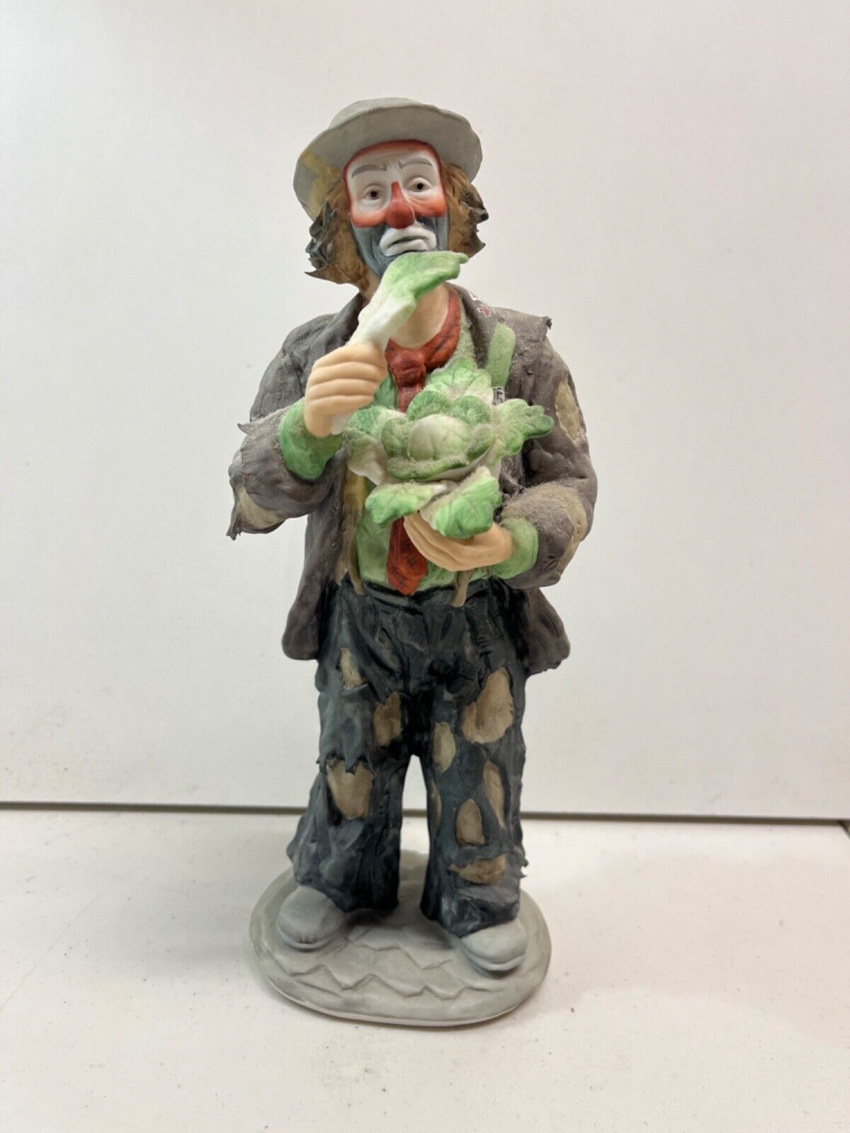 Emmett Kelly Jr. Clown Figurine eating cabbage Limited Edition 5500 out of 12000