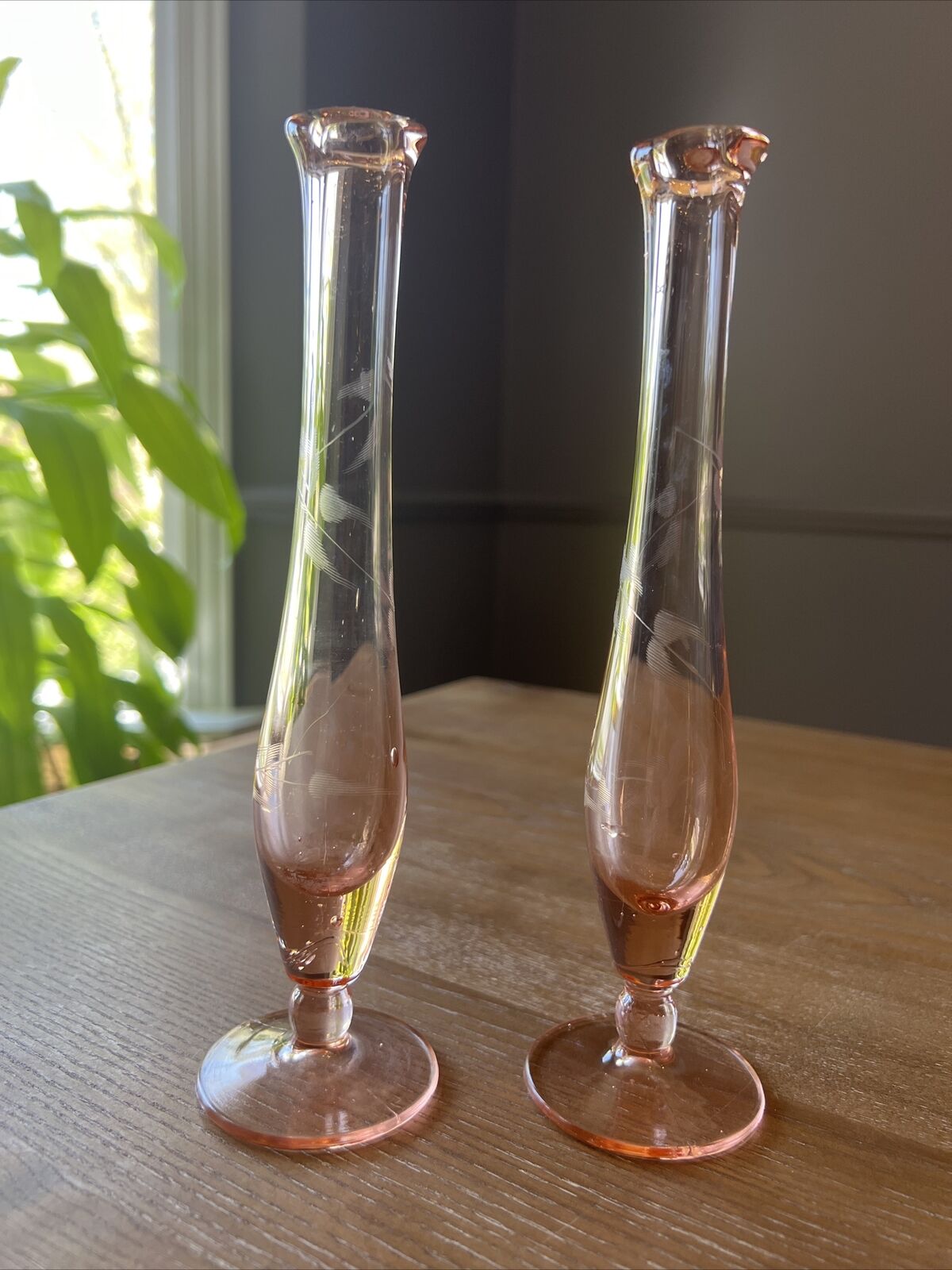 Pair of Vintage Pink 🌸 Depression Glass Etched Swung Bud Vases - Set of 2 🌸