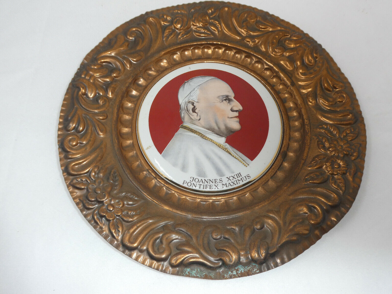 VINTAGE MID-CENTURY POPE JOANNES XXIII HAMMERED COPPER & CERAMIC WALL PLAQUE
