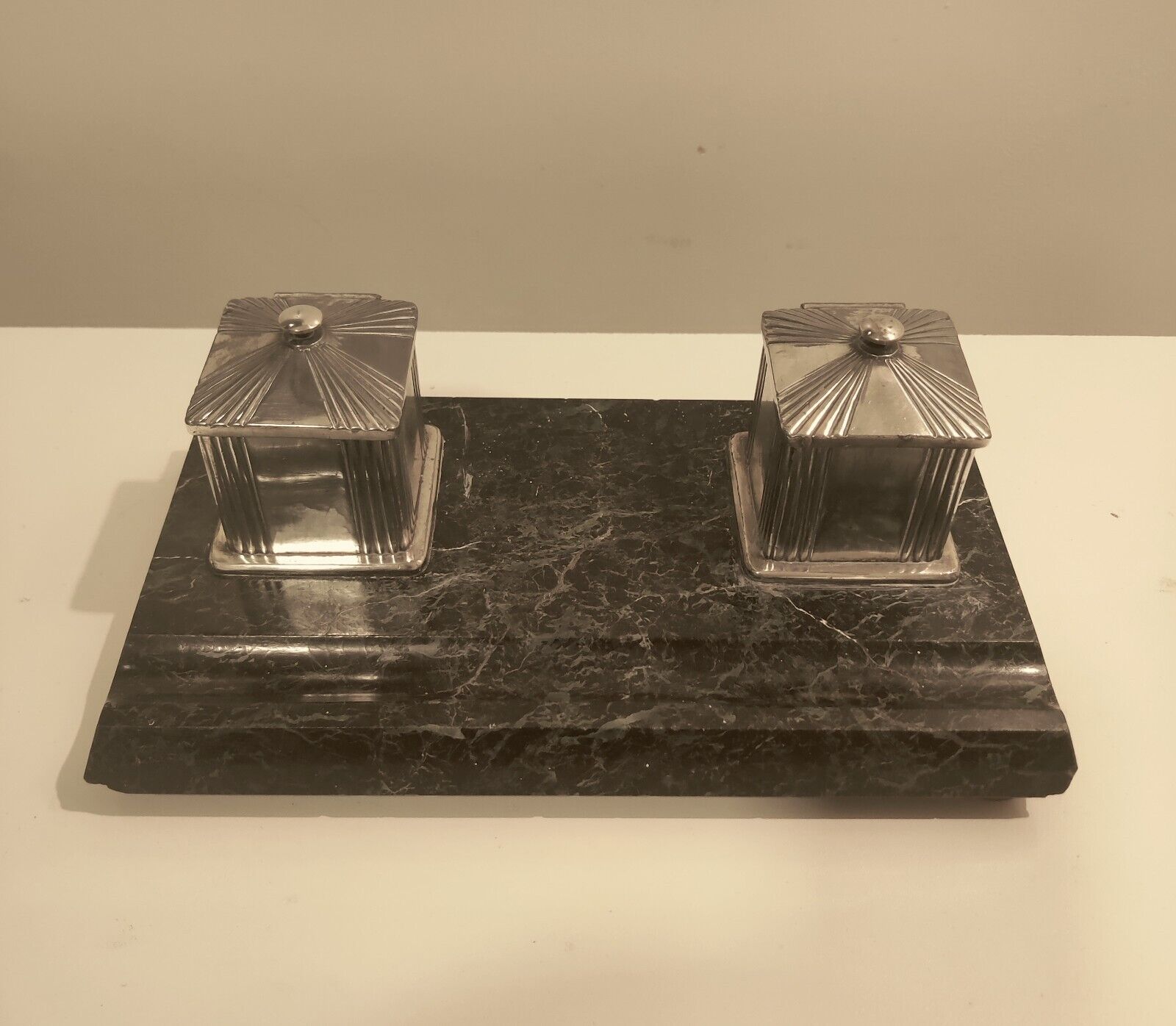ART DECO GREEN MARBLE DOUBLE METAL PLATED INKWELL DESK PEN STAND