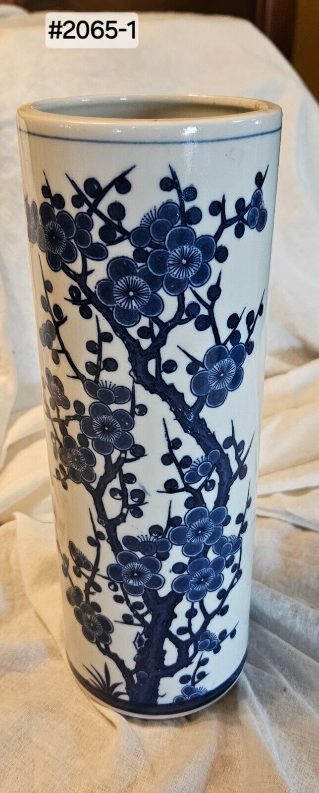Vintage Oriental Signed Blue/white vase