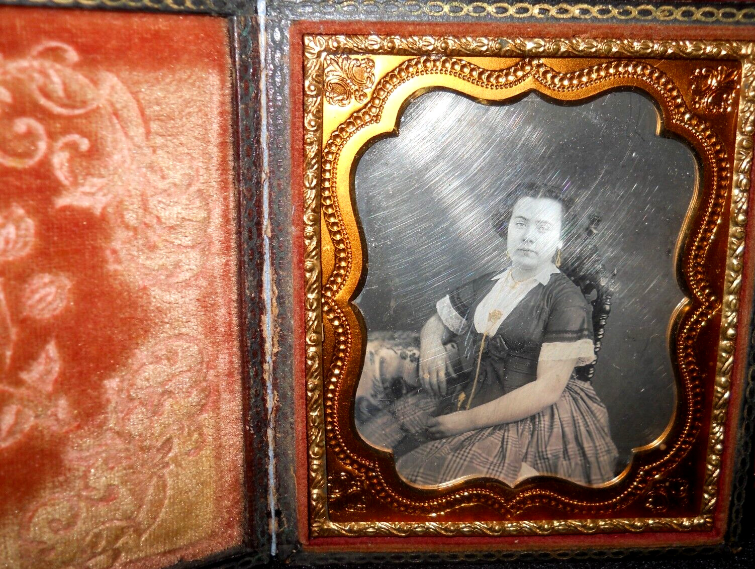 1/6th size Daguerreotype of lady in full case