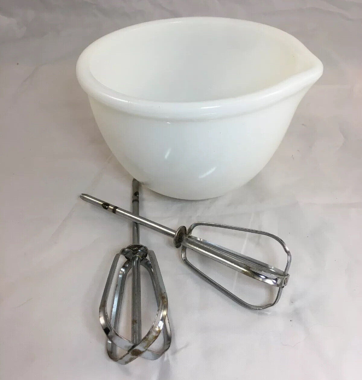 Vintage Mixing Bowl White Milk Glass 6.5” X 4.5” With 2 Beaters 