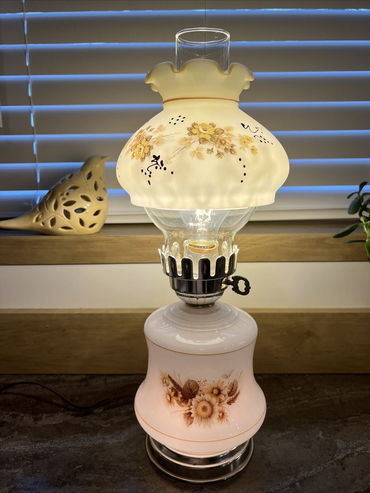 VTG Gone With the Wind Double Globe Flowers  Some Hand painted Hurricane Lamp