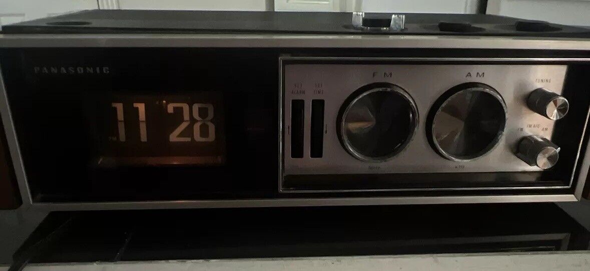 Vintage - PANASONIC RC-7469 AM/FM Alarm - Flip Clock Radio FOR PARTS/RESTORATION