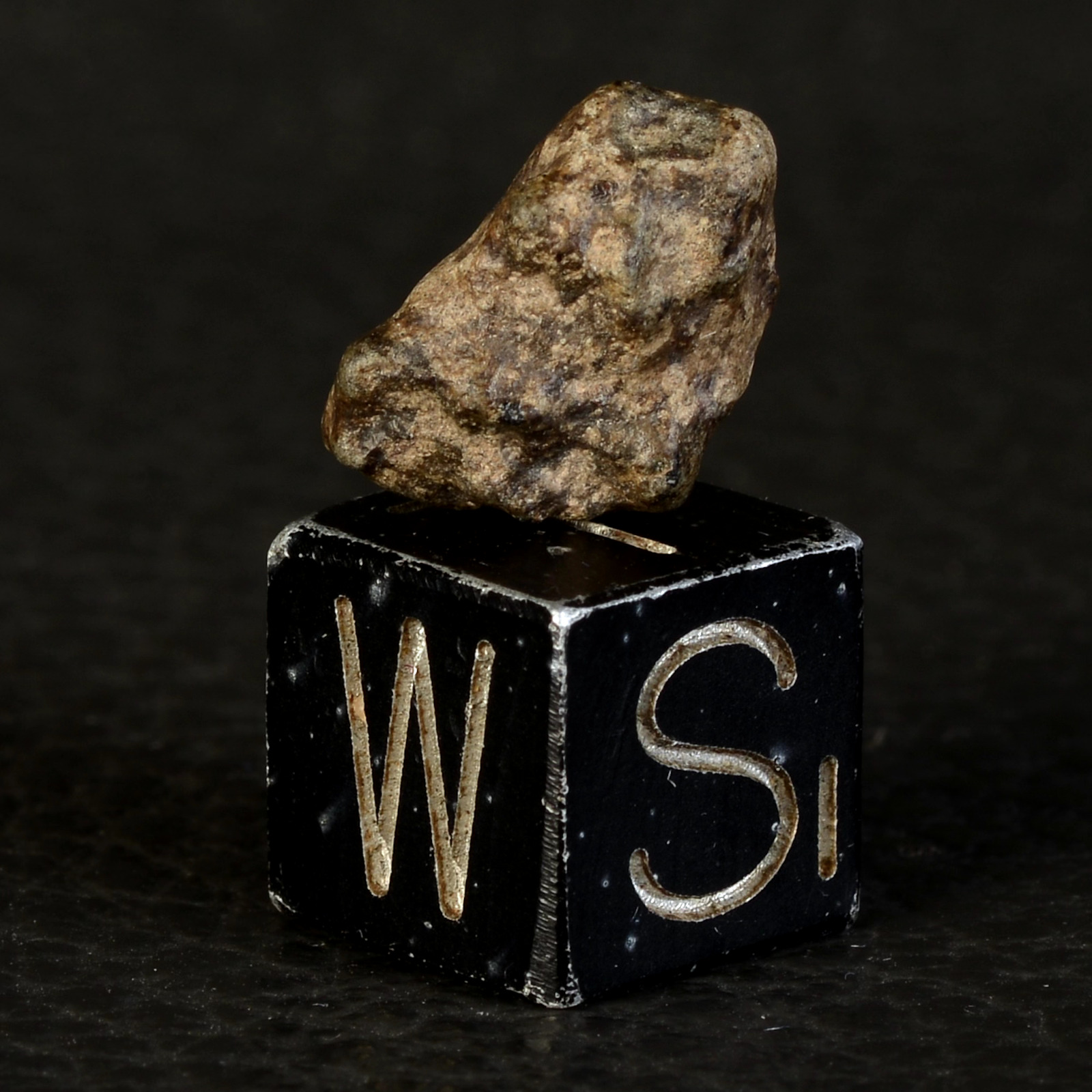 Meteorite Amgala 001 Of 0,90 G Martian Shergottite Mars #D37.3-29