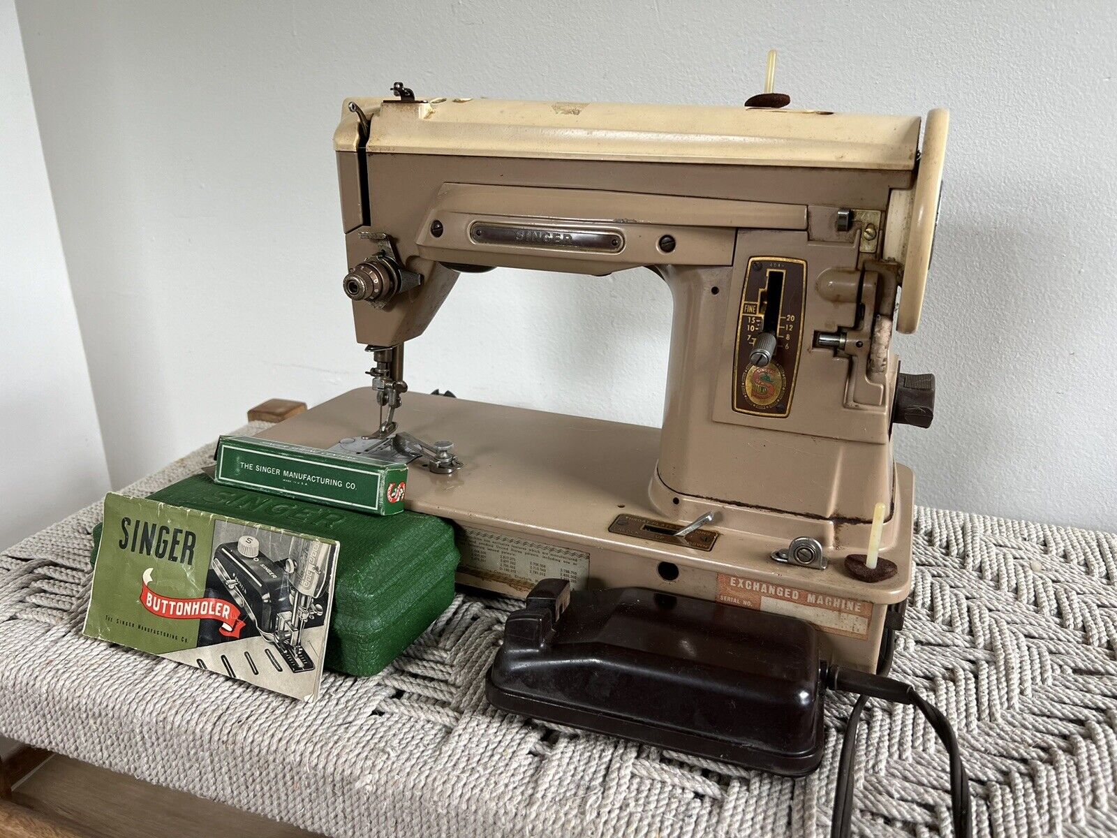 🍊Vintage Singer 404 Slant Needle Sewing Machine w/ Pedal & Buttonholer Works