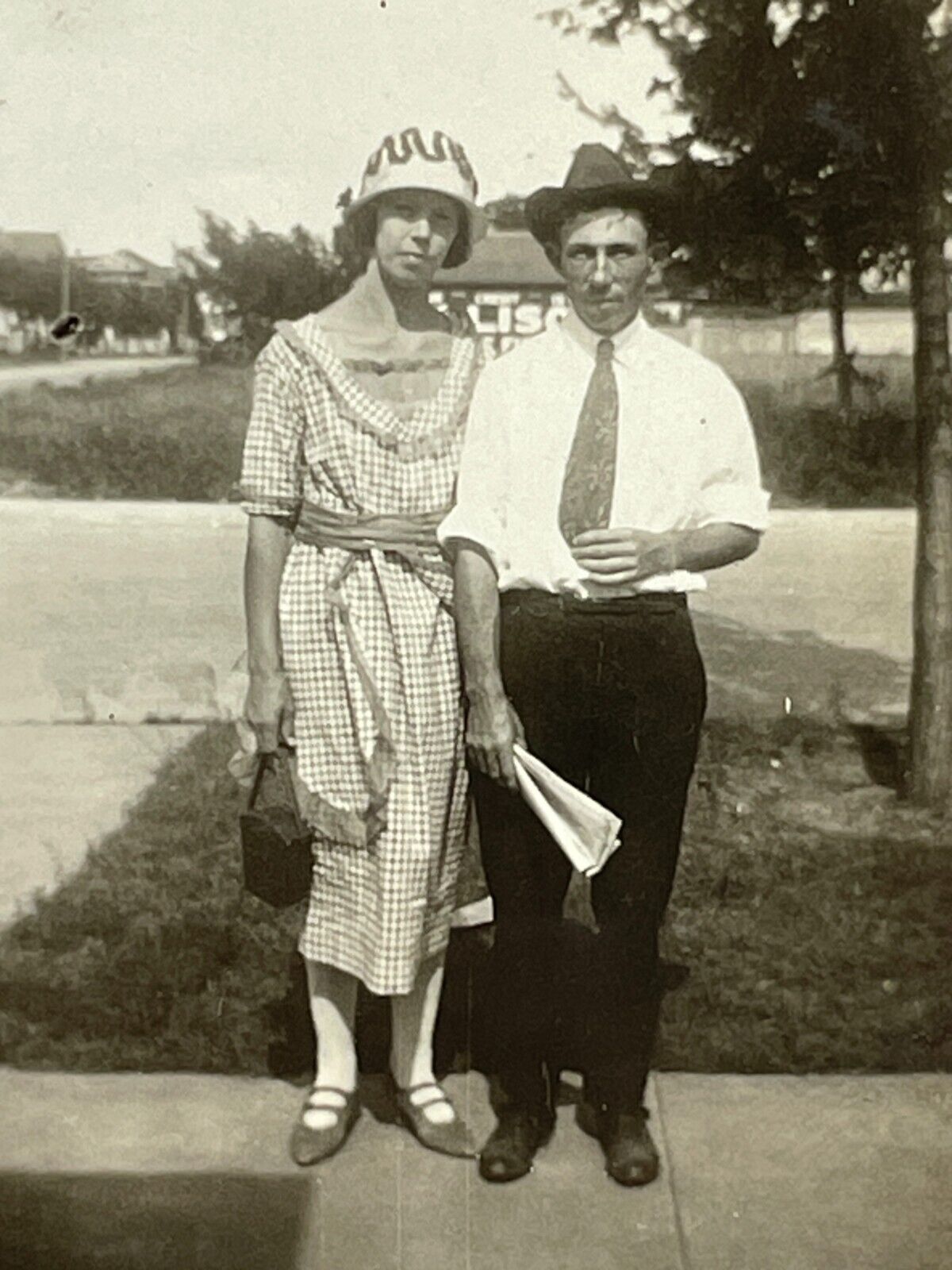 1L Photograph Denison Texas 1920-30\'s Cute Couple Man Woman Dress Hat Fashion