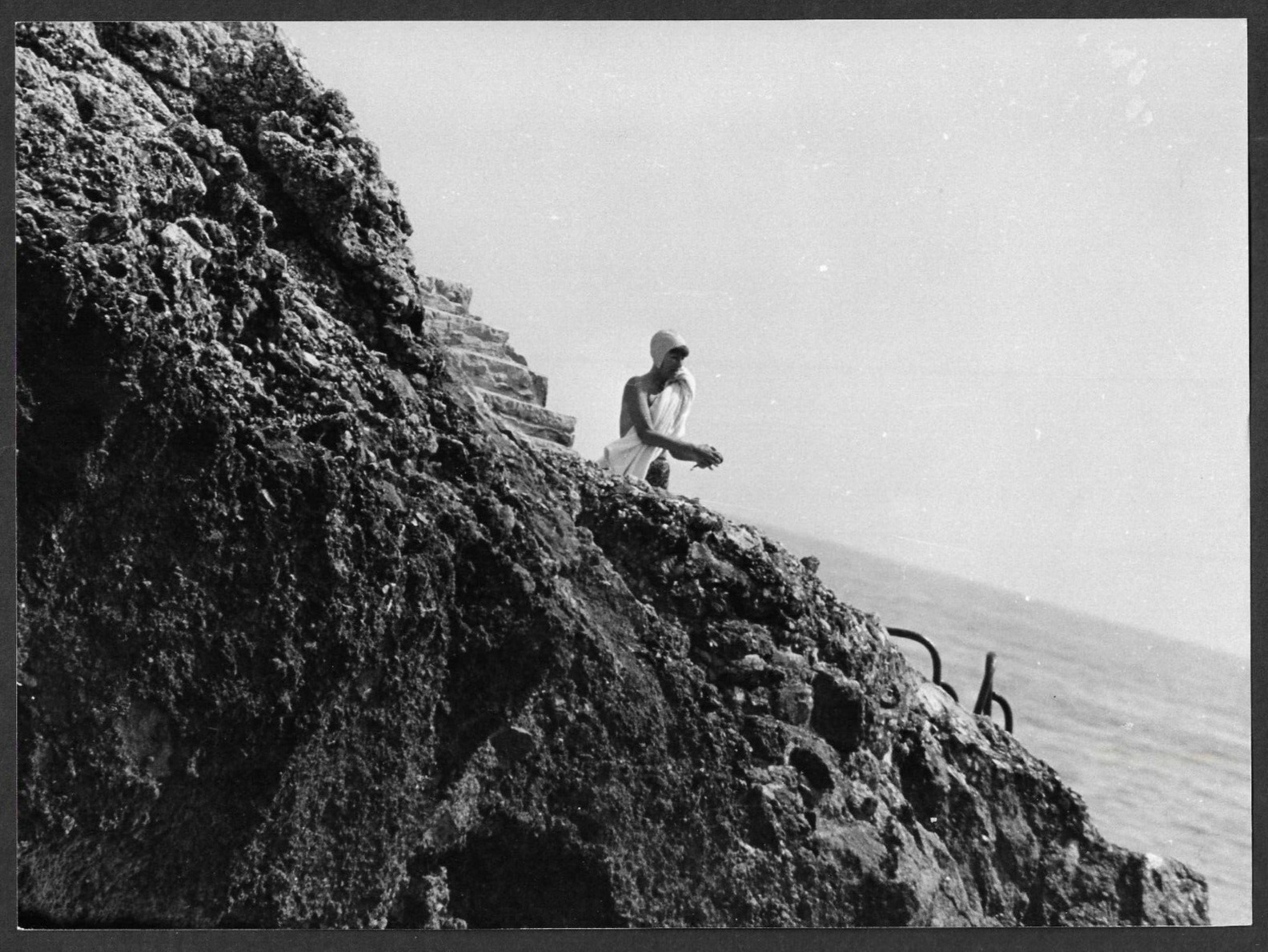 HOLLYWOOD GRETA GARBO ACTRESS SWIMMING AT THE BEACH VINTAGE ORIGINAL PHOTO