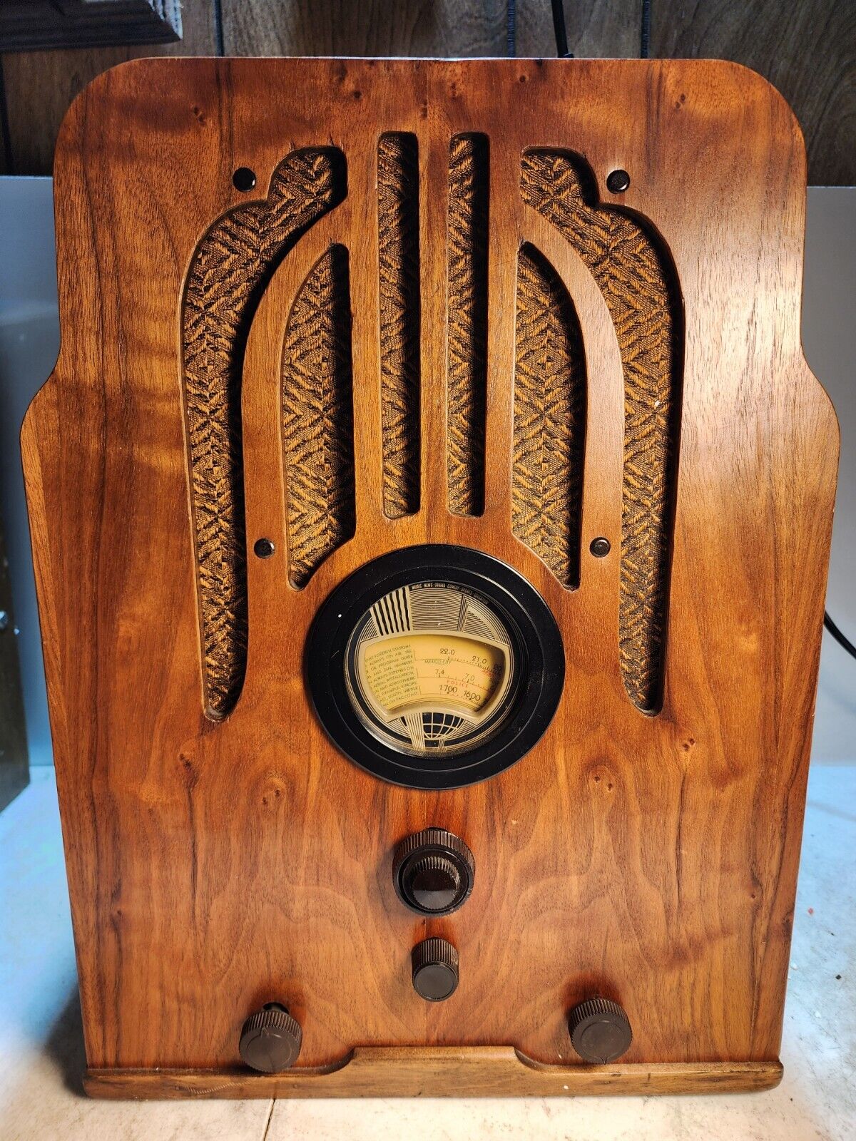 Philco Vintage 1930s Tombstone Table Radio Model 37-620