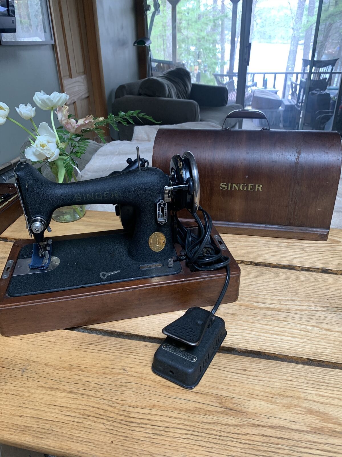 1942 Singer RARE Model 99 Crinkle Sewing Machine In Bentwood Case W/ Key + Pedal