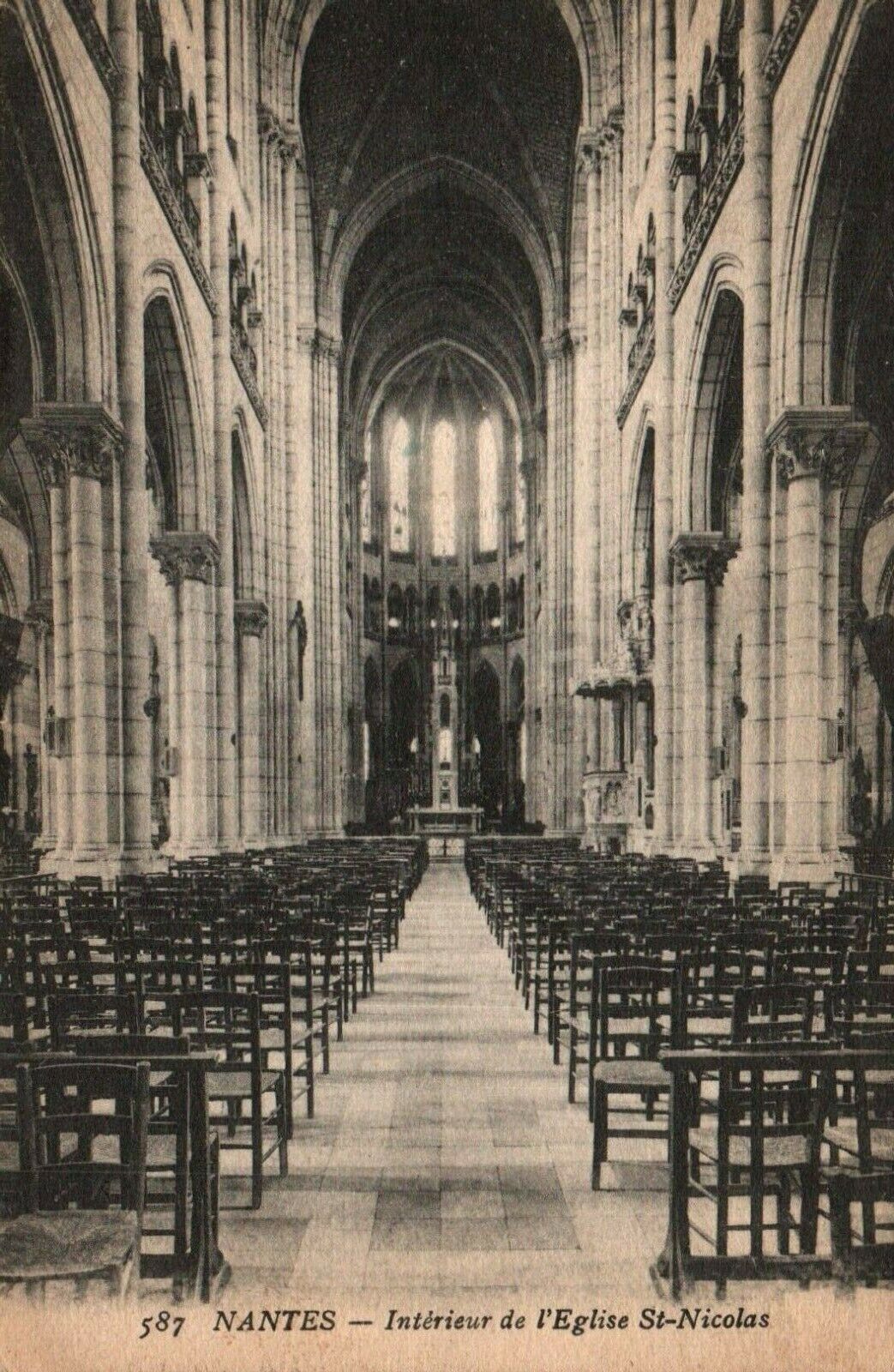 Vintage Postcard - 587 Nantes Interieur de l'Eglise St-Nicolas 1919 SOLDIER MAIL