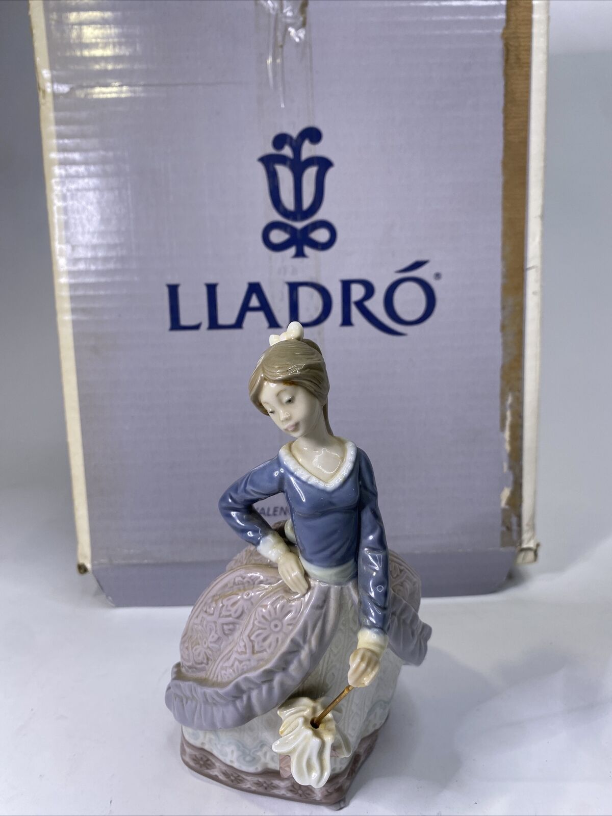 LLADRO Porcelain  Figurine - EVITA GIRL WITH UMBRELLA