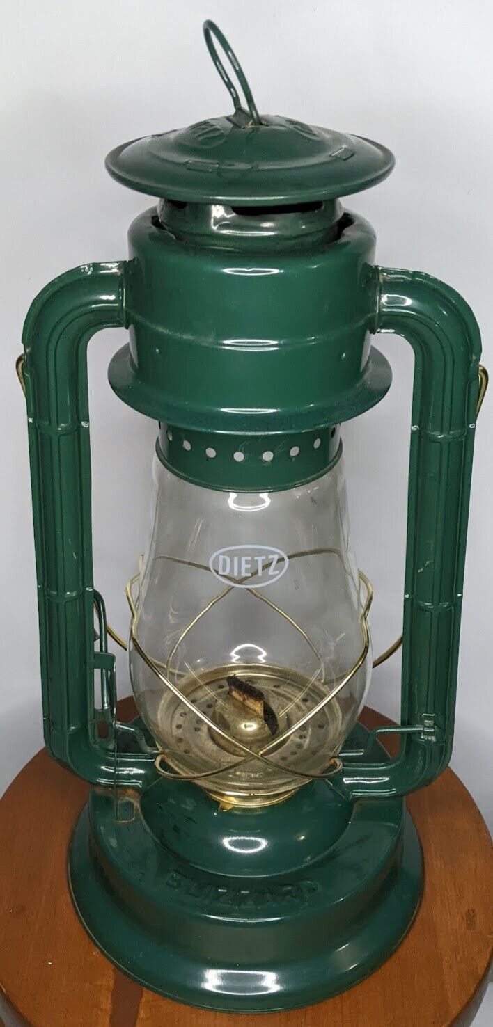 Dietz Blizzard No 80 Glossy Green Hurricane Kerosene Lantern (15\