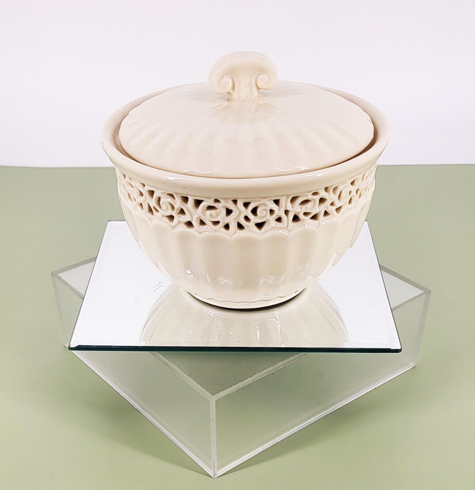 I. Godinger & Co. Ivory Reticulated Porcelain Covered Dish Sugar Bowl Candy Dish