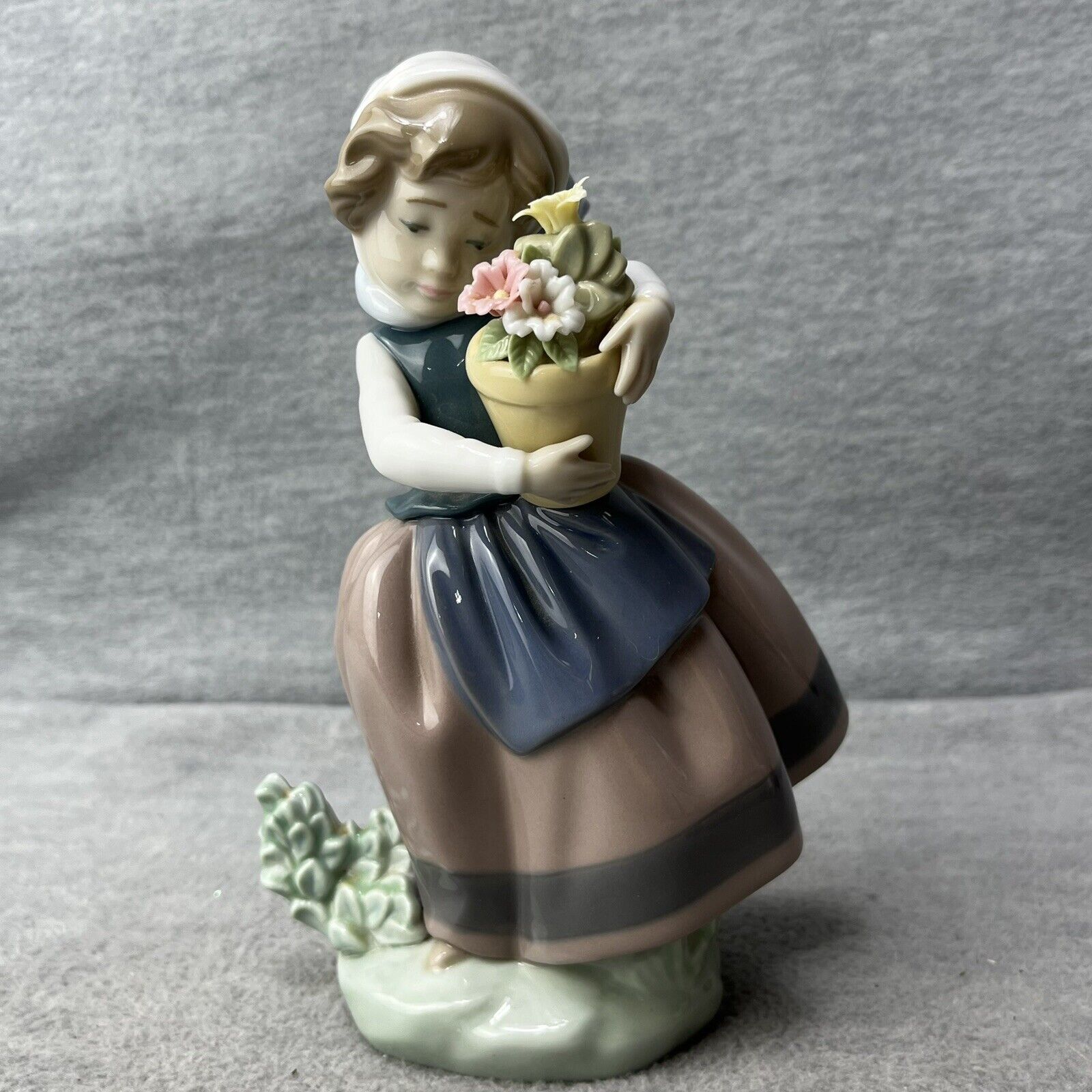LLADRO Spring is Here 5223 Girl with Flower Pot