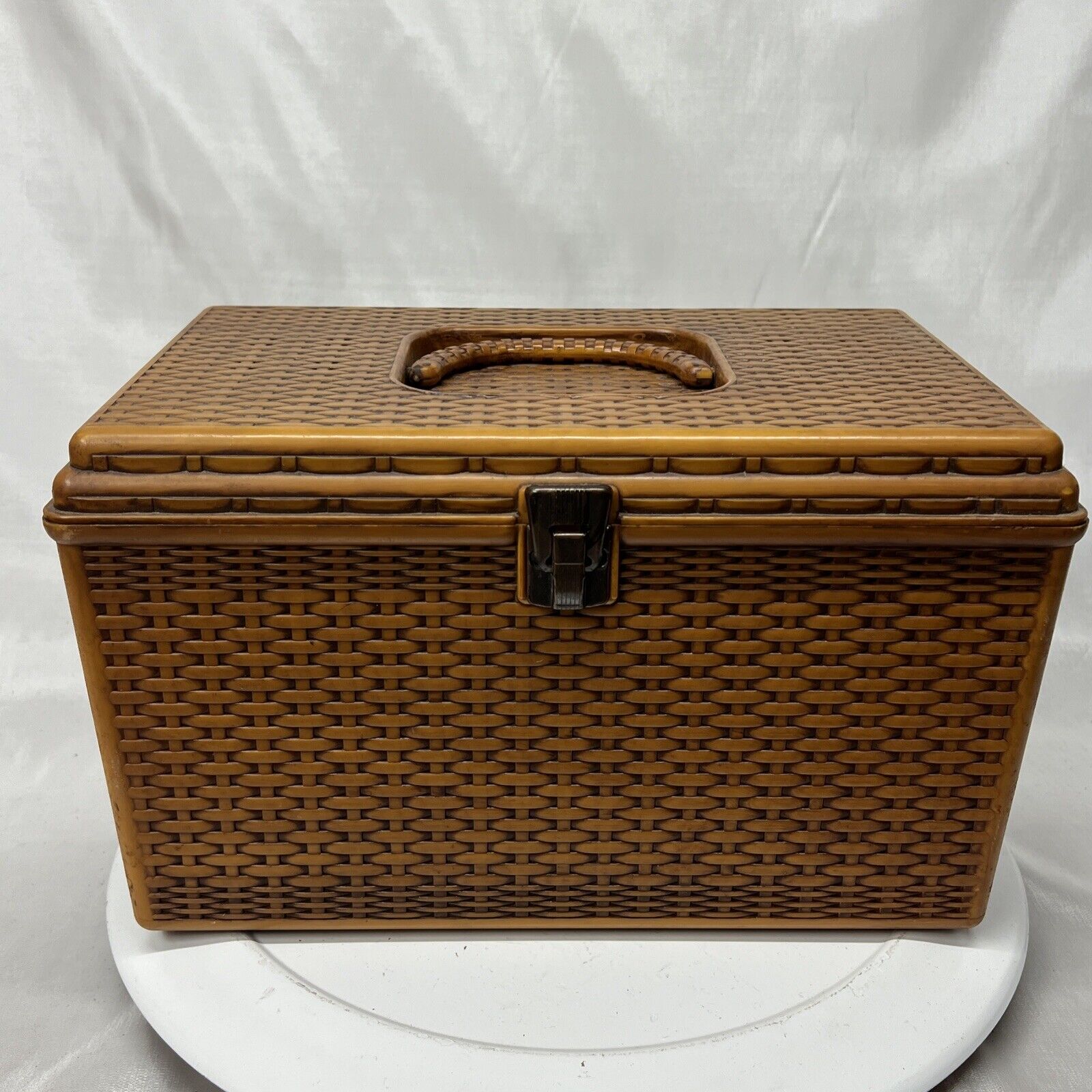 VTG WIL-HOLD Wilson Plastic Sewing Box/2 Trays/Sewing Material - Filled Full