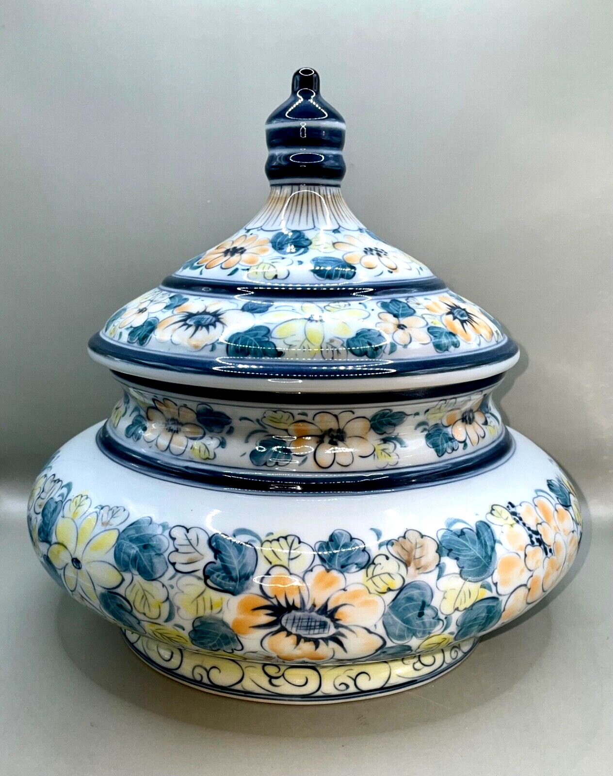 Vintage Maitland Smith Celadon Porcelain Lidded Vessel Urn Centerpiece Flowers