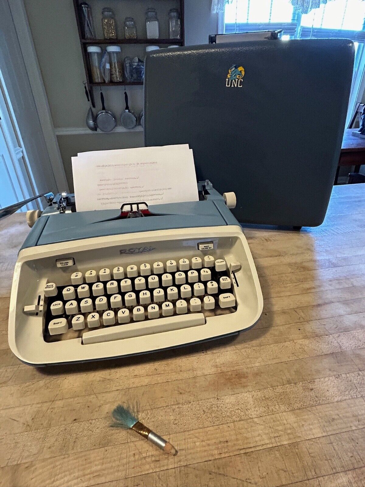 Vtg 1966 ROYAL Cavalier Portable Typewriter w/ Case / Key Works  Clean CA6686119