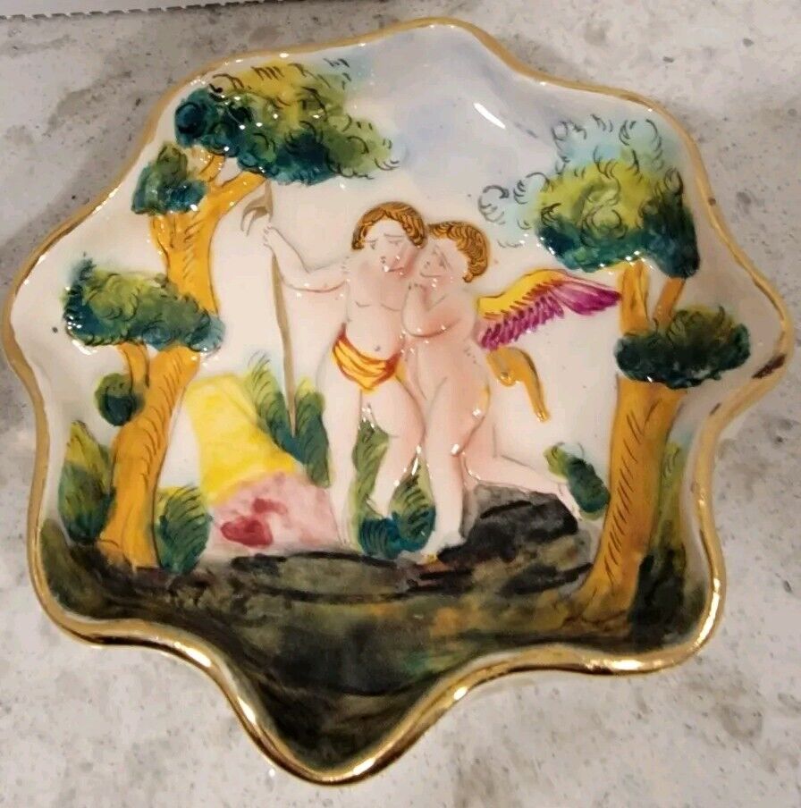 Capodimonte Round  Porcelain Dish 769. Hand Painted Gold Trim Cherubs Vintage 