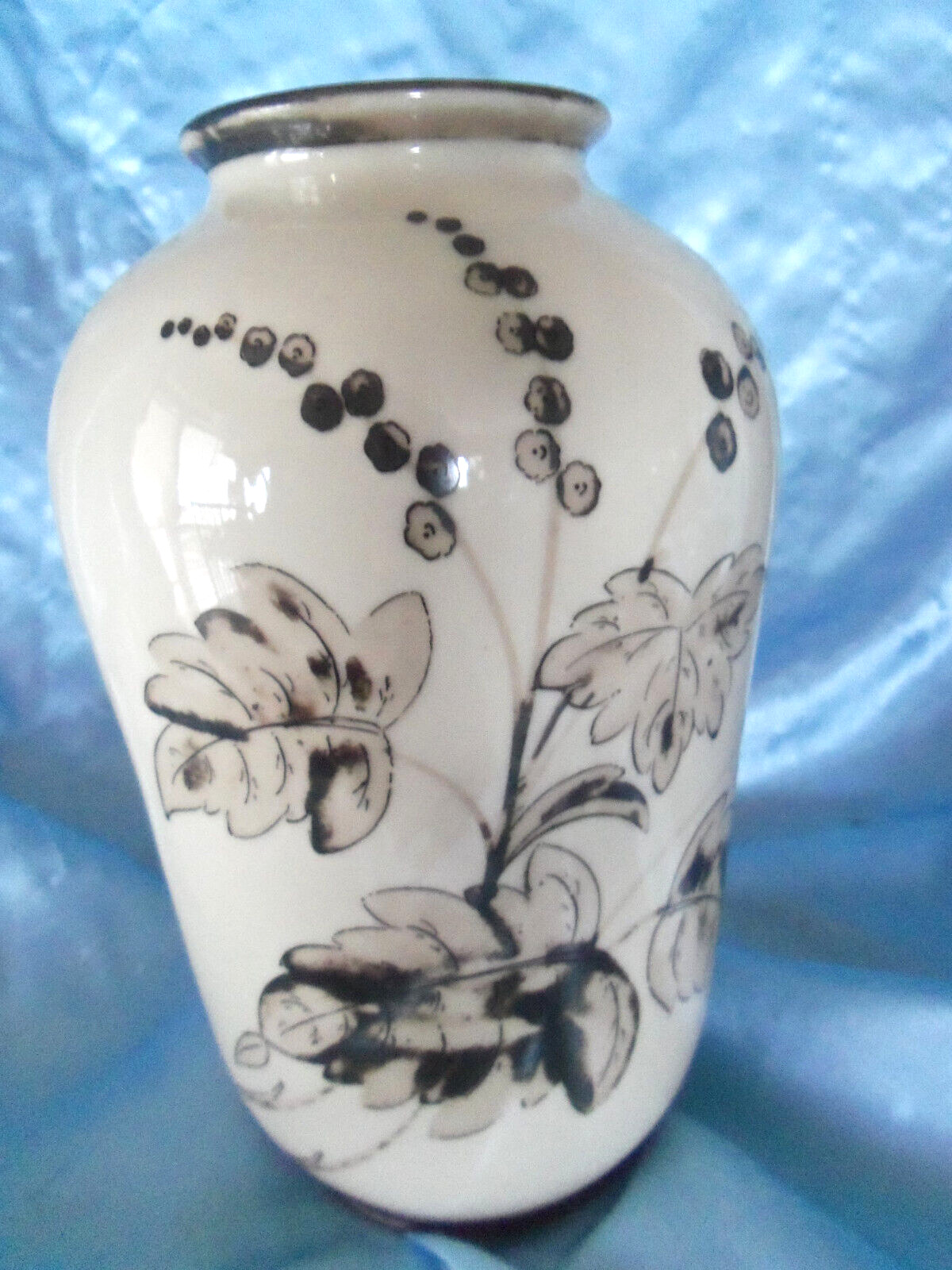 Vintage Johann Haviland Charcole & White Germany Bavarian Vase 8\