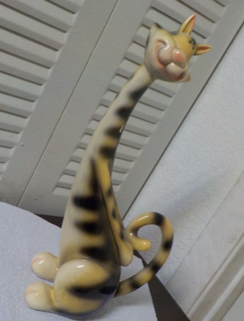 VINTAGE WHIMSICAL Resin  Figurine LONG NECKED TOYGER CAT - XCE # 6928