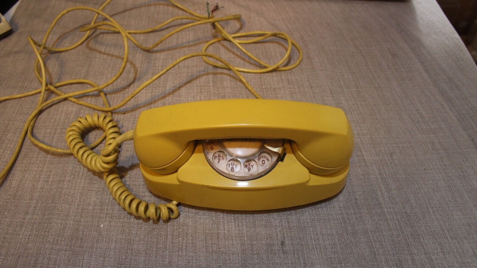 Vintage YELLOW  Western Electric PRINCESS Bell System Telephone rotary