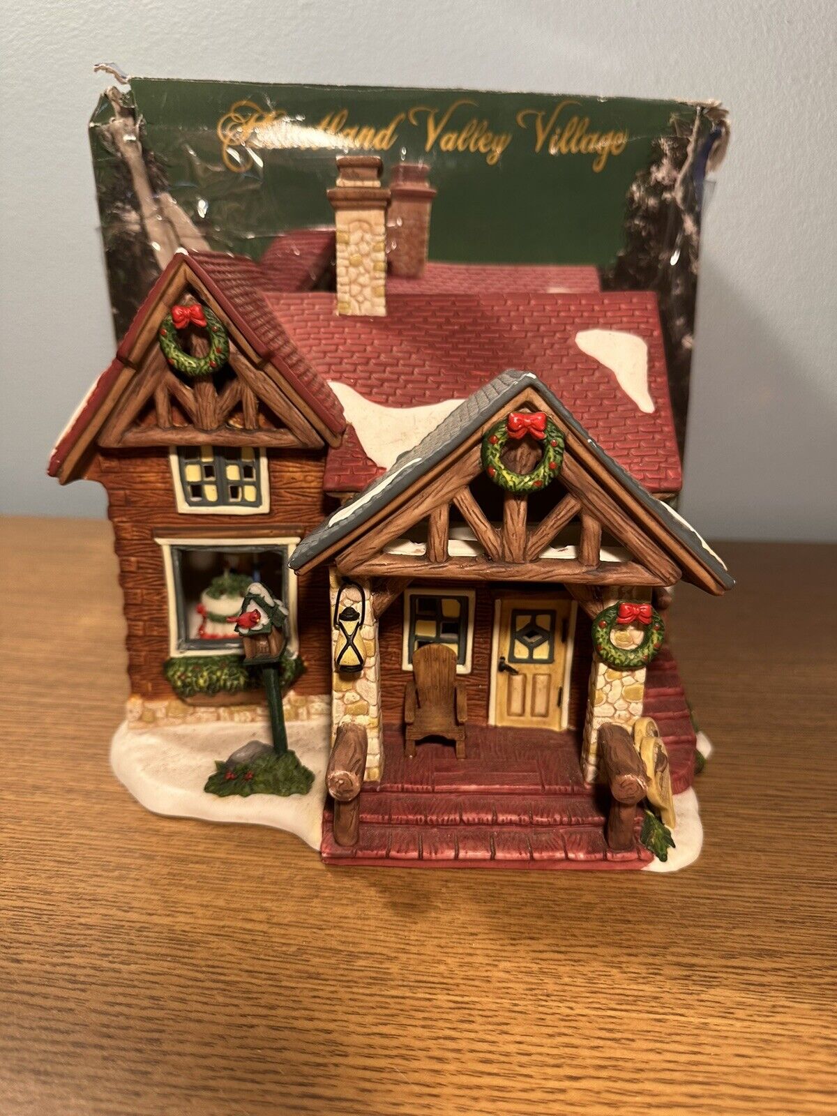 2004 Heartland Valley Village Lighted Christmas House Briscoe Lodge